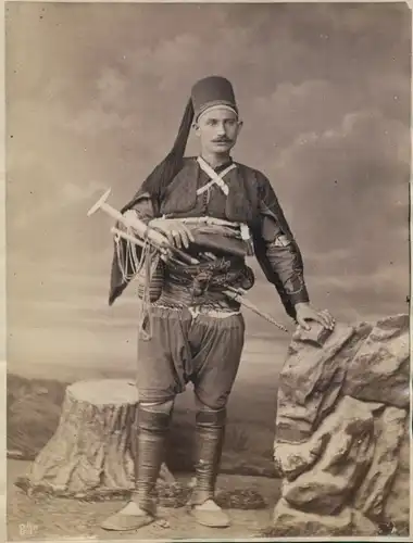 Foto Osmanisches Reich, um 1880, Osmanischer Soldat?, Standportrait, Fotograf G. Berggren