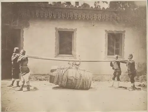 Foto Osmanisches Reich, um 1880, Osmanische Fass Träger, Fotograf G. Berggren