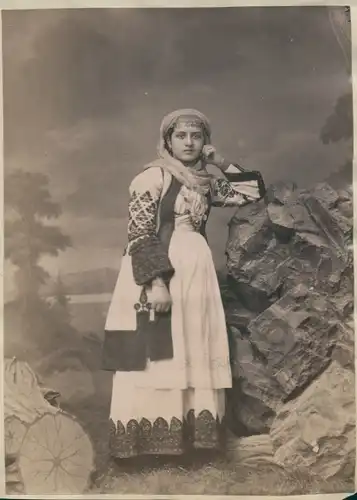 Foto Osmanisches Reich, um 1880, Osmanische Frau, Standportrait, Kopftuch, Fotograf G. Berggren
