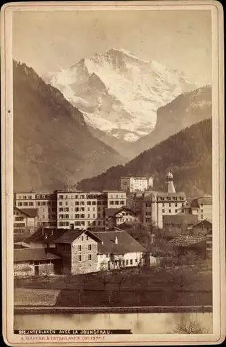 Kabinettfoto Interlaken Kt Bern Schweiz, Blick auf den Ort mit Jungfrau