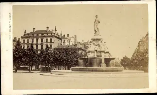 CdV Lyon Rhône, um 1866, Fontaine de Brottamp