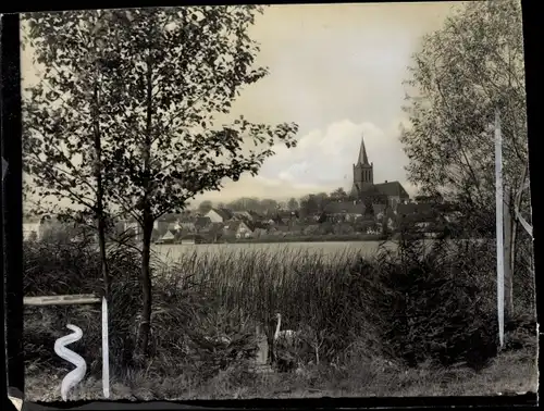 Foto Barlinek Berlinchen Neumark Ostbrandenburg, Stadt vom Seeufer, Kirche