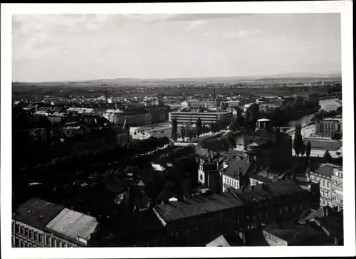 Foto Hradec Králové Königgrätz Stadt, Blick auf den Ort mit Museum, Elbe