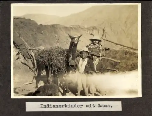 Foto Peru?, Indianerkinder mit Lama