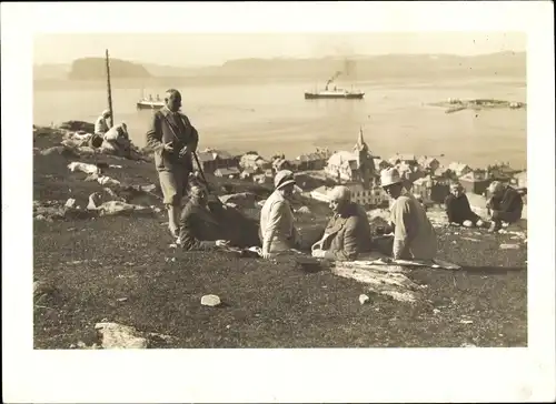 Foto Spitsbergen Spitzbergen Norwegen, Wandergruppe bei der Rast, Aussicht, Dampfer