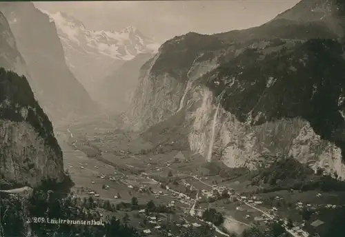 Foto Lauterbrunnen Kt. Bern, Panoramablick ins Tal, August 1895
