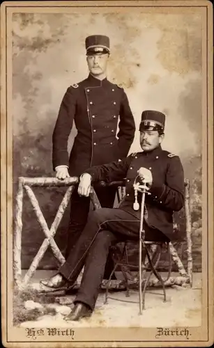 CdV Zwei Schweizer Soldaten in Uniformen, Pontonnier Rekruten Schule 1887