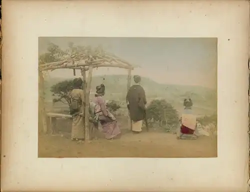 Foto Japan, Japanerinnen in Kimonos, Terrasse