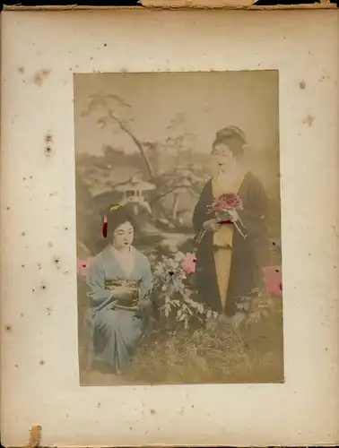 Foto Japan, Japanerinnen in Kimonos, Garten, Straßenszene