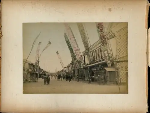 Foto Japan, Japanerinnen in Kimonos, Garten, Straßenszene