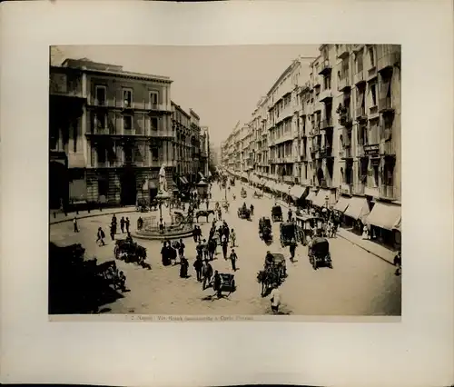 Foto um 1880, Napoli Neapel Campania, Via Roma, Monumento a Carlo Poerio, Verkehrstreiben