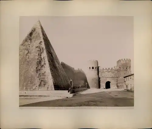 Foto um 1880, Roma Rom Lazio, Porta San Paolo con la Piramide di Caio Cestio