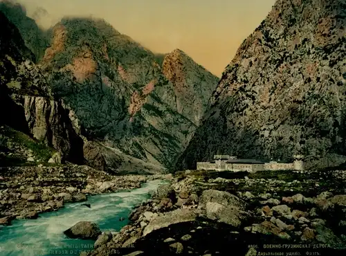 Foto Wojenno Grusinskaja doroga, Georgische Heerstraße, Festung Darialschlucht, Darielschlucht