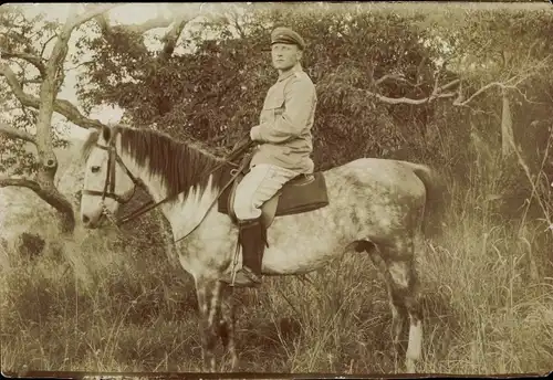 Foto Deutsch Südwestafrika, Namibia, Soldat auf einem Pferd, Friedrich Abraham, 1907/1908
