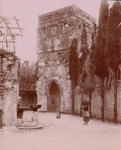 Foto Ravello Campania Italien, Turm, Brunnen, Frauen