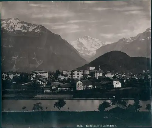 Foto Interlaken Kanton Bern Schweiz, Gesamtansicht mit Jungfrau