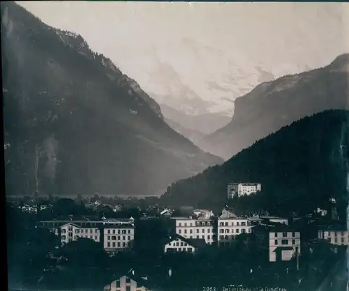 Foto Interlaken Kanton Bern Schweiz, Teilansicht mit Jungfrau