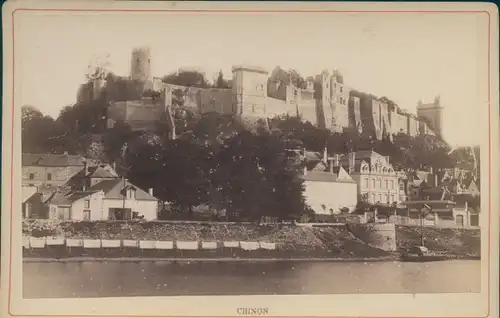 Kabinettfoto Chinon Indre et Loire, Blick auf den Ort, Burg, 1886