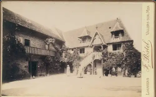 Kabinettfoto Louviers Eure, Partie an einem Gebäude