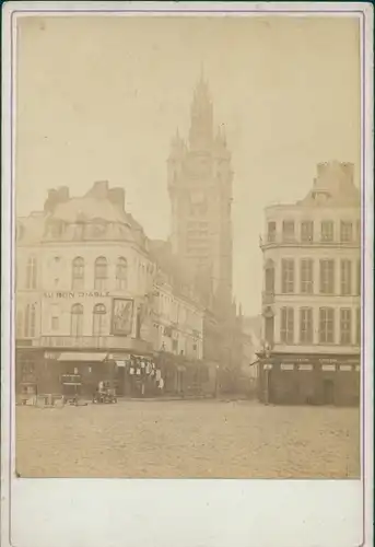 Kabinettfoto Arras Pas de Calais, Straßenpartie, Restaurant Au Bon Diable, Kirchturm