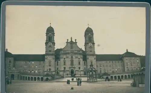 Foto Einsiedeln Kt. Schwyz Schweiz, Partie an der Kirche