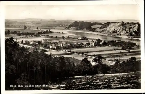 Ak Diesbar Seußlitz Nünchritz an der Elbe, Blick über den Ort nach dem Görischfelsen