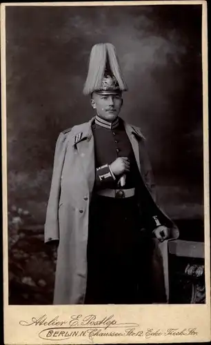 CdV Deutscher Offizier in Uniform, Mantel, Paradehelm