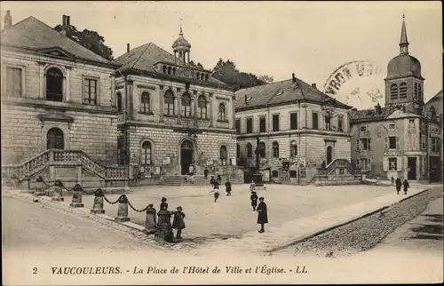 Ak Vaucouleurs Meuse, La Place de l'Hotel de Ville et l'Eglise