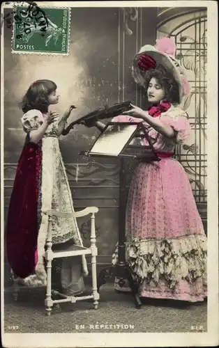 Ak Mädchen Geige spielend, Musikunterricht, Noten, En Repetition