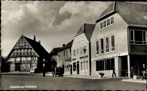 Ak Lütjenburg in Holstein, Straßenpartie, Raiffeisenbank, Volksbank