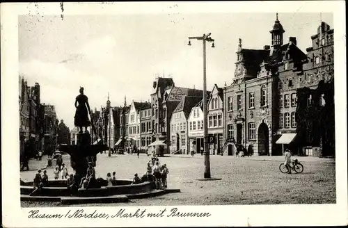 Ak Husum in Nordfriesland, Markt mit Brunnen, Straßenpartie