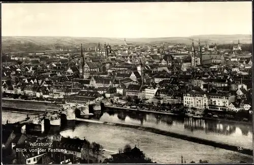 Ak Würzburg am Main Unterfranken,Blick von der Festung, Fluss, Brücke