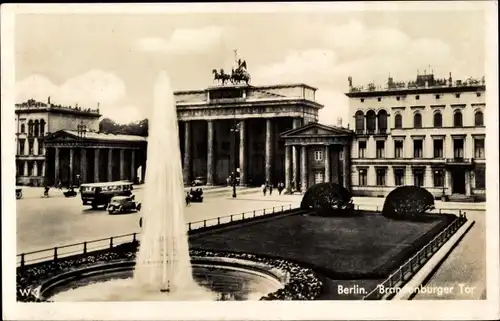 Ak Berlin, Brandenburger Tor, Springbrunnen