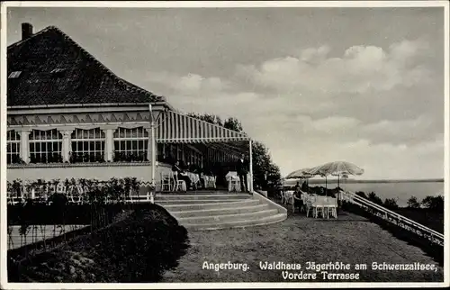 Ak Węgorzewo Angerburg Ostpreußen, Waldhaus Jägerhöhe am Schwenzaitsee, vordere Terrasse