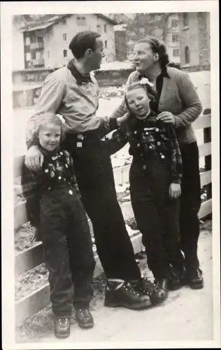 Ak Königin Juliana, Prinz Bernhard, Beatrix, Irene, Zermatt 1947