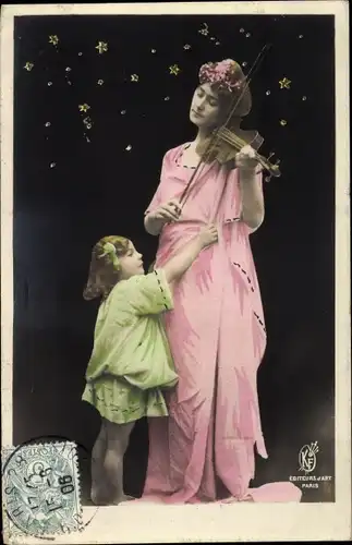 Ak Frau mit ihrer Tochter, Geige, Sterne