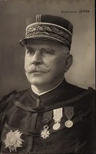 Ak Portrait du Generalissime Joffre, Uniform, Medailles