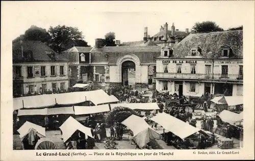 Ak La Grand Lucé Sarthe, Place de la République un jour de Marché
