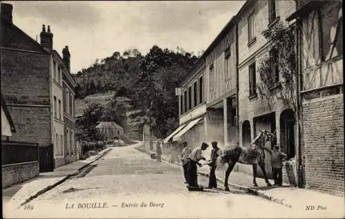 Ak La Bouille Seine Maritime, Entrée du Bourg