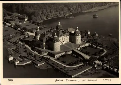 Ak Moritzburg in Sachsen, Schloss Moritzburg bei Dresden, Fliegeraufnahme, Hahn 13038