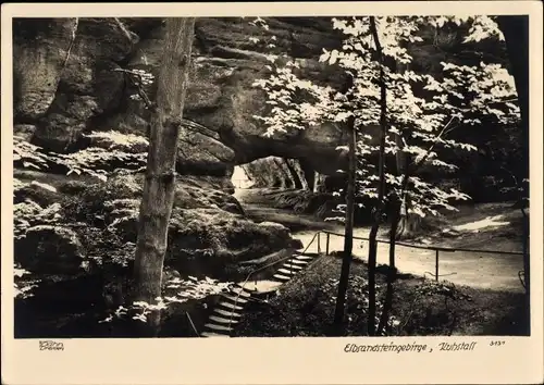 Ak Bad Schandau Sächsische Schweiz, Kuhstall, Elbsandsteingebirge, Felstor, Hahn 3131