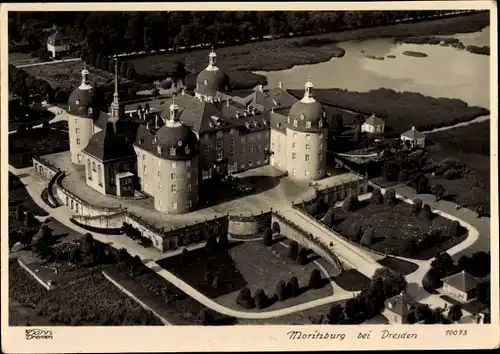 Ak Moritzburg in Sachsen, Fliegeraufnahme, Schloss, Hahn 10073