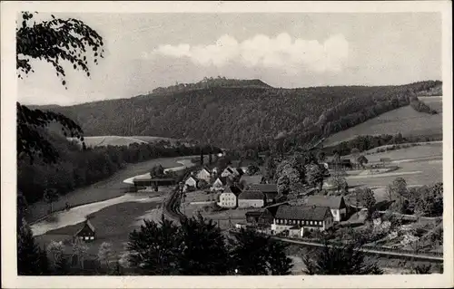 Ak Hennersdorf Augustusburg im Erzgebirge, Ort mit Umgebung, Schloss im Hintergrund