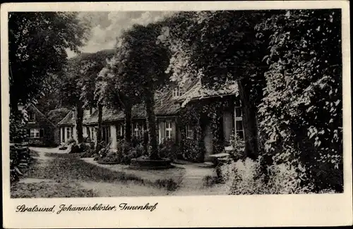 Ak Stralsund in Vorpommern, Johanniskloster, Innenhof