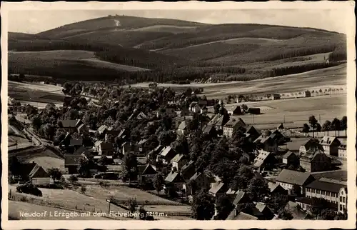 Ak Neudorf Sehmatal im Erzgebirge, Panorama mit Fichtelberg