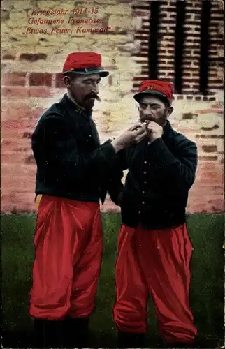 Ak Kriegsgefangene Franzosen 1914, Etwas Feuer Kamerad, I WK
