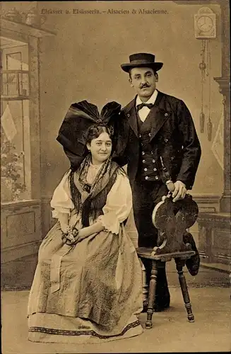 Ak Mann und Frau in Elsässer Volkstrachten
