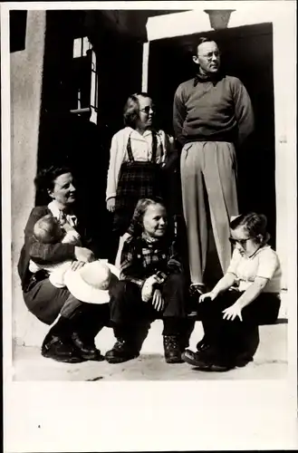 Ak Zermatt, De Prinselijke Familie tijdens hun vacantie, Juliana der Niederlande mit Familie