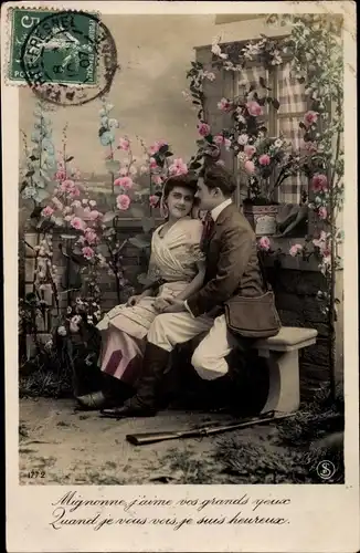 Ak Liebespaar, Jäger, Jagdwaffe, Blumen, Liebe, Garten, Sitzbank