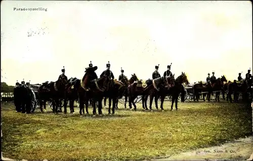 Ak Niederländische Soldaten in Uniformen, Veld Artillerie, Paradeopstelling